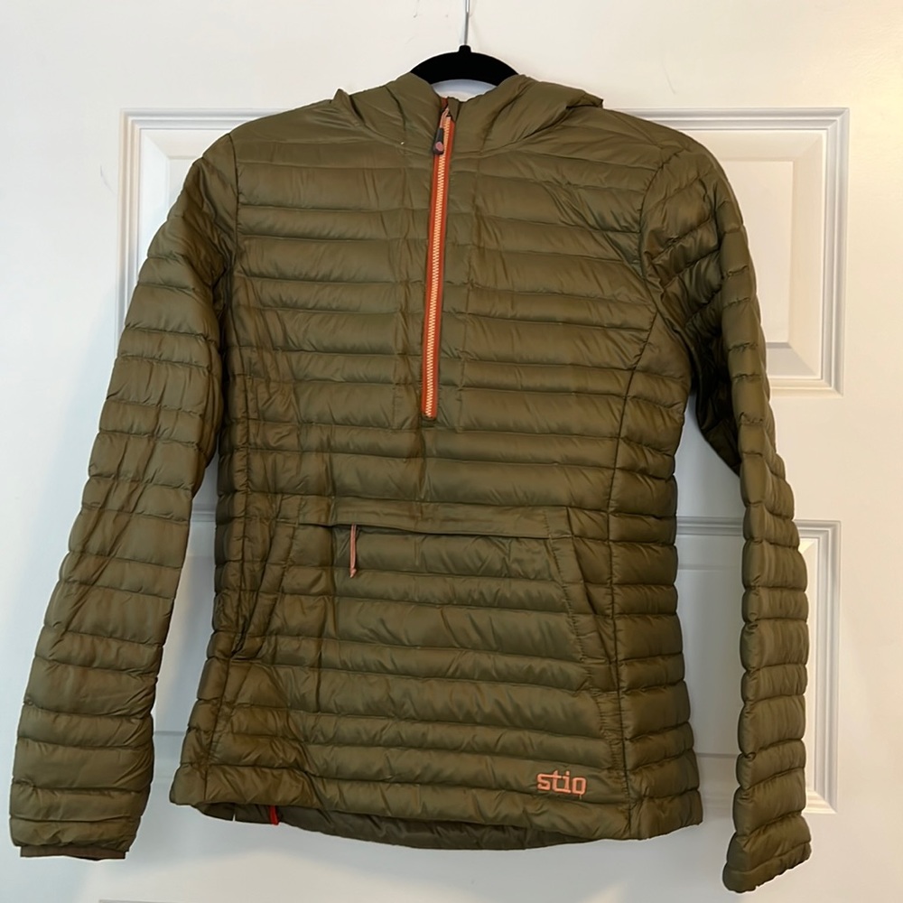 STIO Pinion Down Pullover olive green